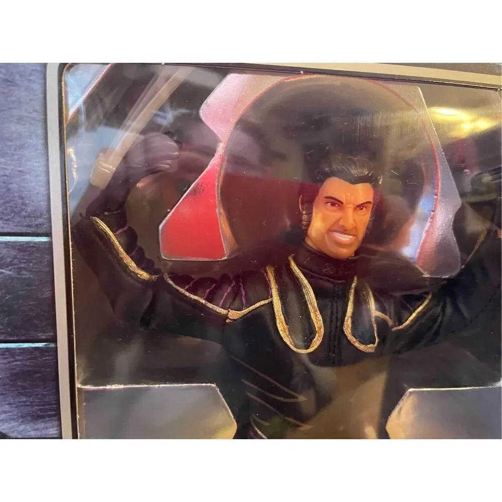 2000 Toy Biz Marvel X-Men The Movie X Mutations Classic & Movie Wolverine Figure